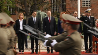 Радев: Решението на НС е опасна стъпка към въвличане във война