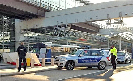 Двама убити при атентат на летище Франкфурт