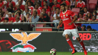 Интер преговаря за защитника на Бенфика Лисандро Лопес твърдят медиите