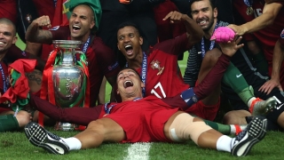 Кристиано Роналдо сияе с трофея „Анри Делоне“ (СНИМКИ)