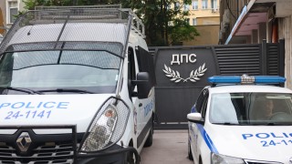 С възгласи Мафията вън започна протестът пред централата на ДПС