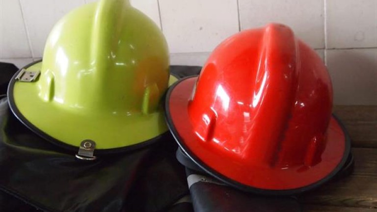 Пожарникарите във Варна сами си купуват лични предпазни средства заради недостиг