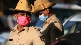 регистрира нов рекорд от 97 654 случая на коронавирус за