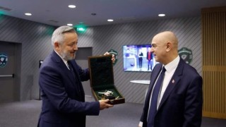 Президентът на Тотнъм Даниел Леви получи ценен подарък от ръководството