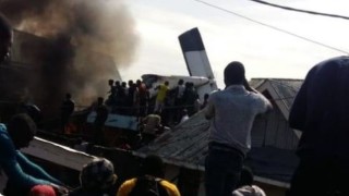 Най-малко 24 загинали при разбиването на самолет върху къщи в ДР Конго