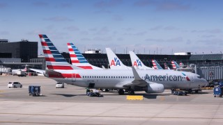 Пътник е свален от полет на American Airlines след като