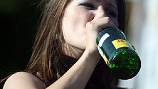 Родителите се боят да говорят с децата си за алкохол 