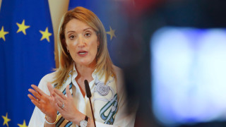 Председателят на Европейския парламент Роберта Мецола иска надзорният орган на