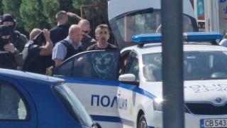 Въоръжен мъж се барикадира в Стара Загора