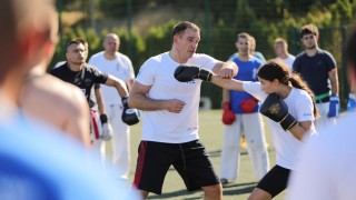 К1 легендата Петер Артс пристига днес в София за мастърклас на Професионалната лига на Световния киокушин съюз