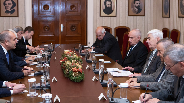 Президентът Румен Радев разкритикува властта и политиците пред ръководството на