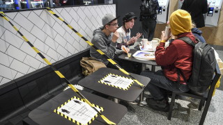 Швеция чиято необичайна стратегия за борба с коронавируса привлече световно