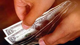 Фалшиви долари открити в банка в Перник