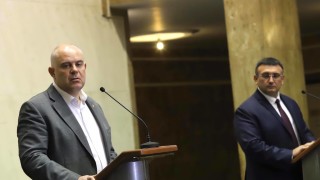 Парламентът създаде временна комисия която да разследва насилието на антиправителствените