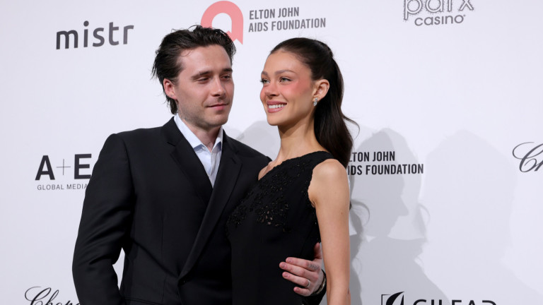 Усмивки и прегръдки - Бруклин Бекъм и Никола Пелц заедно на червения килим