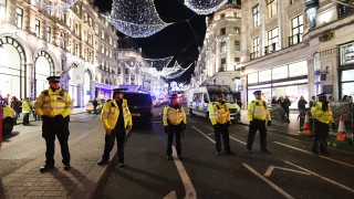 Двама мъже издирвани от британската полиция след възникналата вчера паника