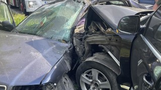 Две са версиите за катастрофата с кола на НСО край Аксаково