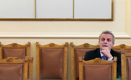 Депутатите привикаха Москов, той ги успокои