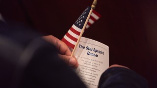 Позор е че украинският президент Володимир Зеленски трябваше да дойде