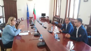 Правосъдният министър Цецка Цачева е поканила представители на гражданска инициатива