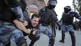 Над 1400 души са вече задържаните след протестите в Москва срещу