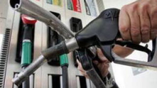 “Лукойл” намали цената на бензина