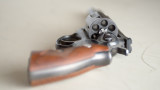 Полицията откри боеприпаси и незаконни оръжия в дома на мъж от Чепеларе