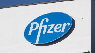 Американският фармацевтичен гигант Pfizer съобщи че е поискал от американските