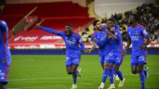 Отборът на Лион даде заявка че излиза от кризата след