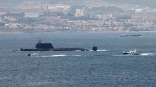 Обединеното кралство разположи атомна подводница от Кралския флот в Арабско