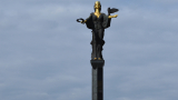  Мъж опита да превърже очите на статуята на Света София 