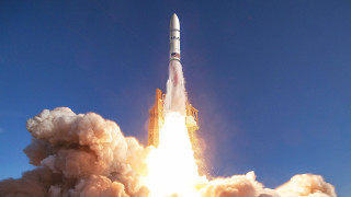 Към момента компанията SpaceX на Илон Мъск разполага с над