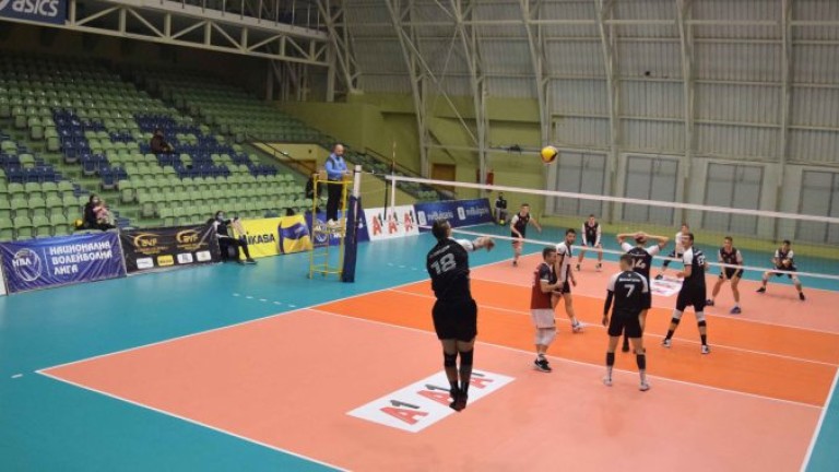 Локомотив (Пловдив) продължава успешното си представяне в Суперлигата. Волейболистите на