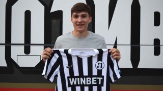 Локомотив Пловдив привлече под наем Артур Крачун Централният защитник е