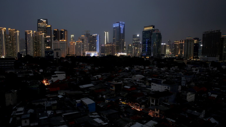 Сериозно прекъсване на тока засегна индонезийската столица Джакарта и околните