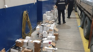 Митничари задържаха 1607 фалшиви парфюми на ГКПП Дунав мост