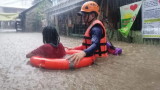 Масова евакуация във Филипините поради тайфуна Раи 