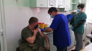 От 61 ва Стрямска механизирана бригада в Карлово започна имунизацията