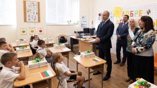 Низ от успехи пожела Румен Радев за първия учебен ден