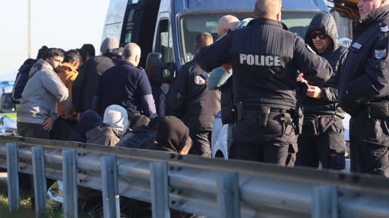 A bus with migrants crashed on the Ring Road in Sofia after a race with the police