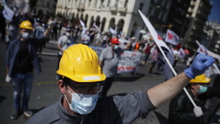 Стотици протестиращи се събраха в централната част на Атина и