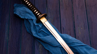 Мъж уби сина си със самурайски меч заради слаби оценки