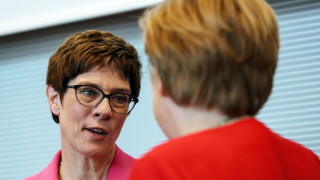 Лидерът на Християндемократическия съюз ХДС Анегрет Крамп Каренбауер отхвърли призива на