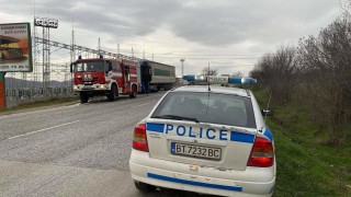 Турски тир изгоря преди тунелите към Велико Търново