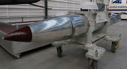 САЩ разработват първата управляема атомна бомба