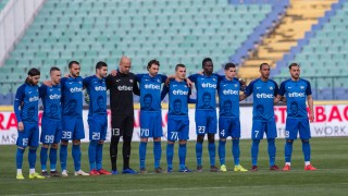 Футболистите и ръководителите на Левски почетоха паметта на легендата на