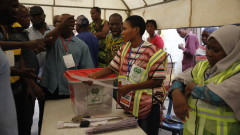 Изборният ден в Нигерия удължен след проблеми със сигурността 