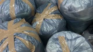 Полицаи иззеха стоки с лога на известни търговски марки продавани