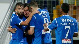 Фенове на Левски нападнаха шеф в клуба заради Васил Панайотов
