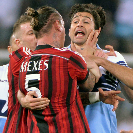 Мексес сериозно усмихнат от новите милиони в Милан